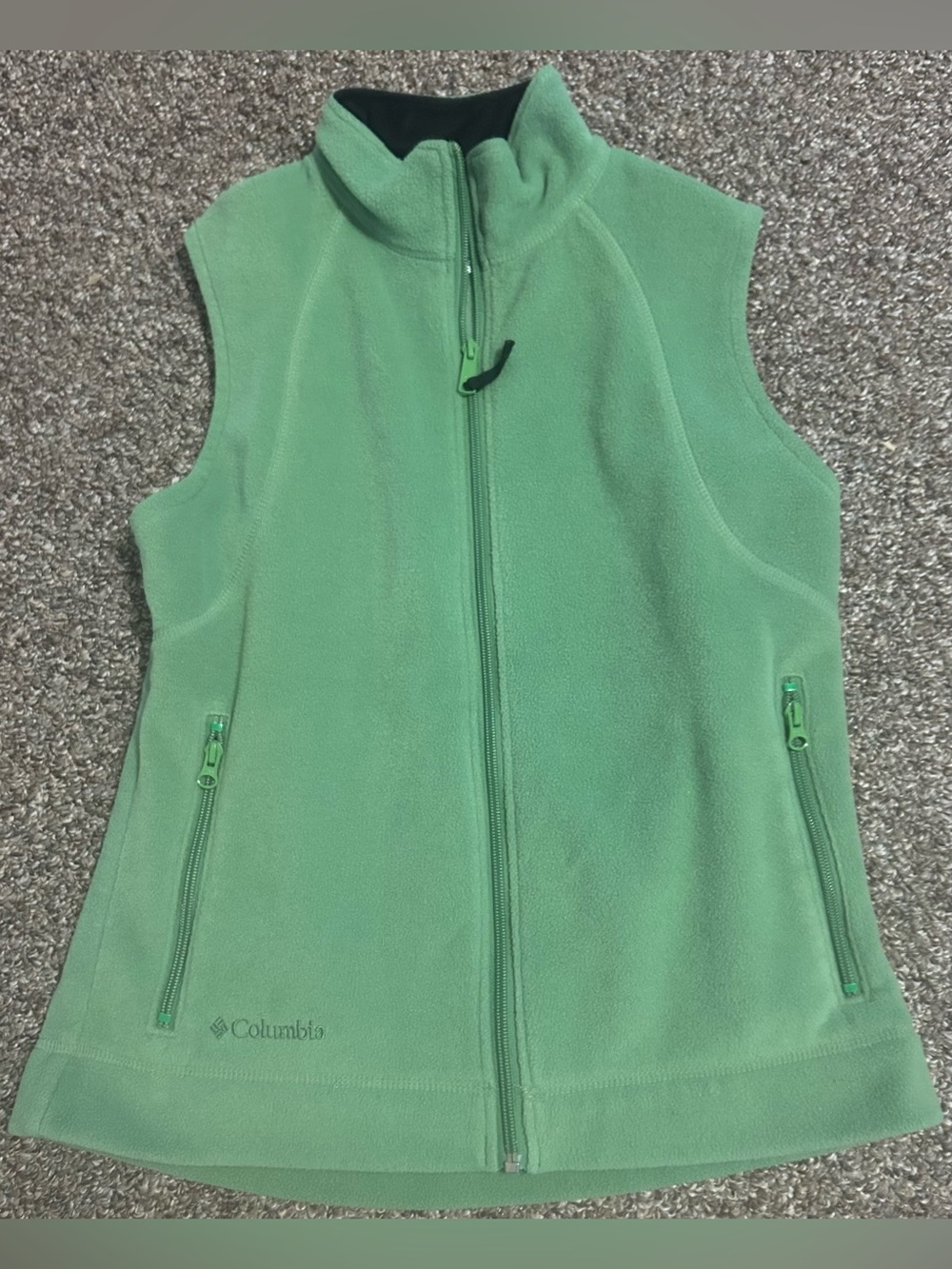 Columbia M Women’s Green Fleece Vest - Cozy Layering Piece with zipper pockets